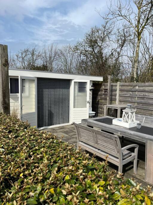 Chalet + Tiny House Nabij Strand Petten Luaran gambar